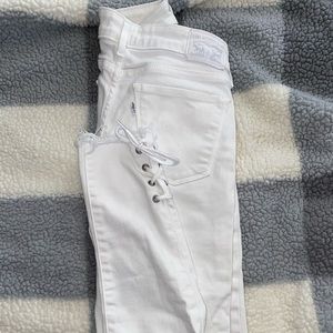 White Levi skinny jeans